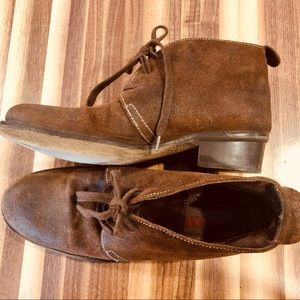 Desert boots with low heel